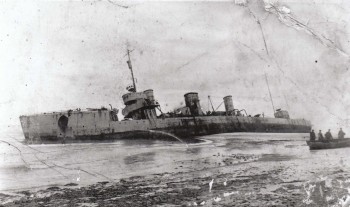 Destroyed B98 ashore in Sanday © Orkney Library and Archive